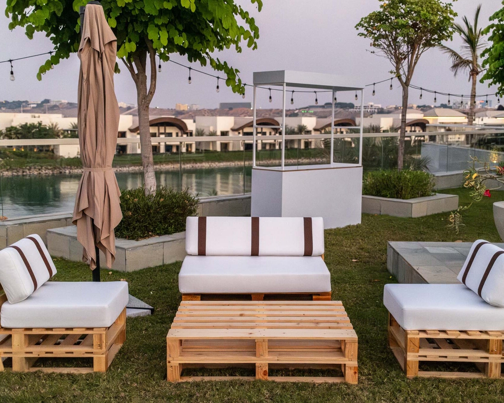 the furniture rental company subscribe 2520 uai
