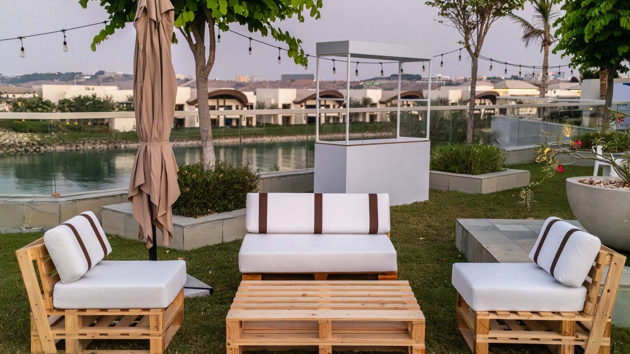 the furniture rental company subscribe 2520 uai